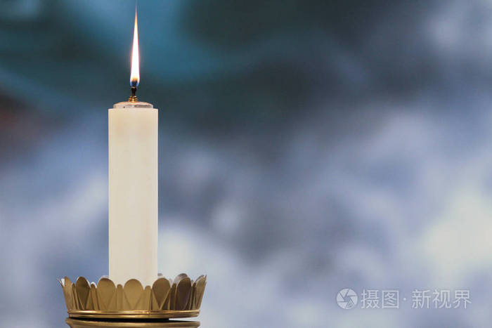蜡烛点燃期间天主教弥撒孤立
