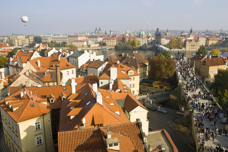 布拉格。红色的屋顶