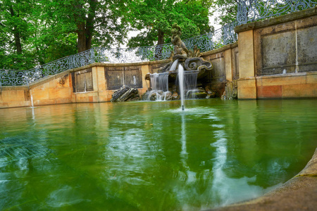 Delphinbrunnen 海豚喷泉在德累斯顿在德国