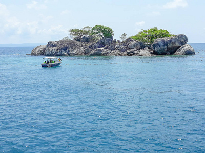 泰国的蓝海与海岛和天空