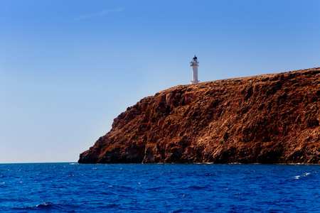 福门特拉岛野蛮角灯塔视图从海