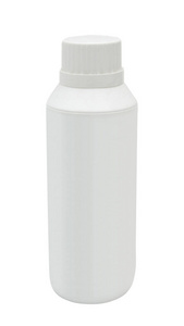 孤立在白色背景上的白色塑料瓶
