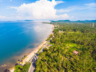 美丽的海滩和海的鸟瞰在春蓬省泰国旅游和度假
