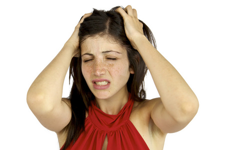 年轻女子在痛苦因为头痛的厉害