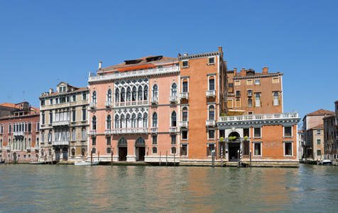 从威尼斯运河城市景观
