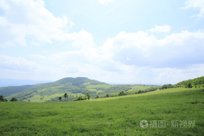 绿野蓝天山地高原