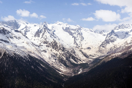 在雪中的山峰, 高加索