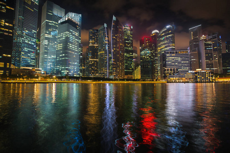 商务区滨海湾景观在新加坡夜景