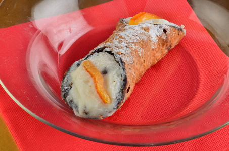 甜点 Cannolo 西西里亚诺。在意大利餐厅