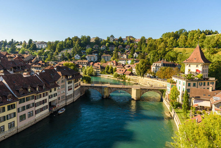 老城市伯尔尼与河 Aare, 看法从桥梁, 瑞士