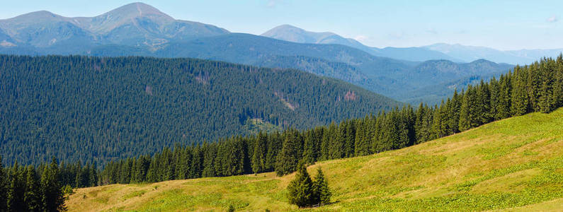夏季 Chornohora 山山脊景观从 Vesnjarka 高原 的, 乌克兰。两个镜头缝合高分辨率全景图