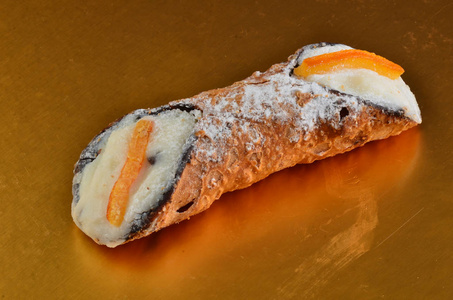 甜点 Cannolo 西西里亚诺。在意大利餐厅