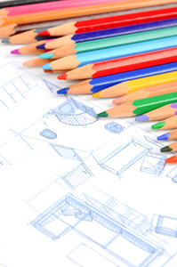 房子计划和彩色铅笔
