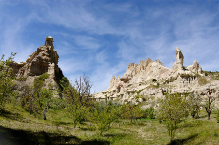 美丽的岩石在鸽子谷 Guvercin vadisi 在, 著名徒步旅行地方, 土耳其