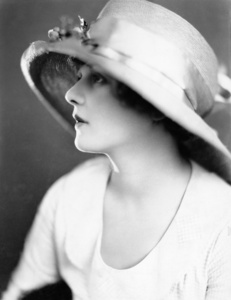 一名戴着帽子的年轻女子的肖像