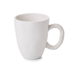 空杯咖啡或白色背景上的杯子