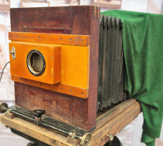 旧的老式木制相机