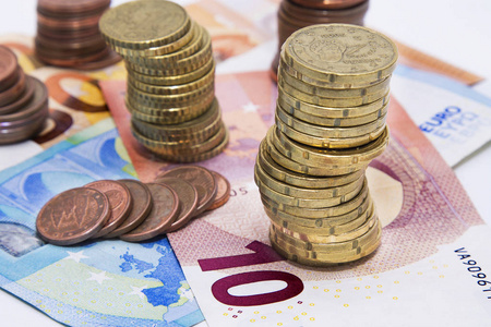 硬币和欧元。融资与经济概念