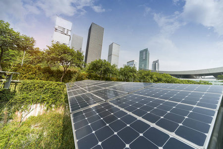 具有城市景观地标的太阳能电池板厂, 生态能源可再生概念