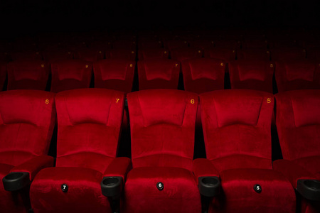 为空的行的红色的戏剧或电影座椅