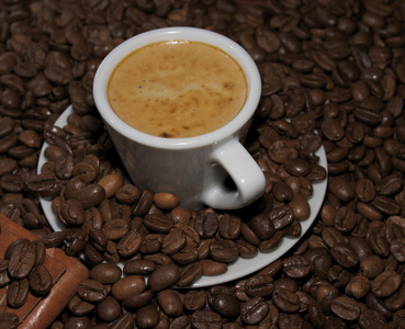 浓咖啡和咖啡豆