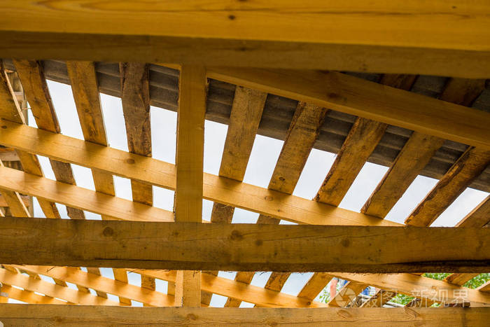 屋顶的建筑木梁