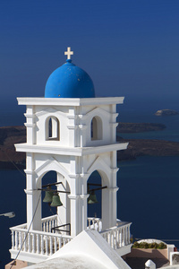 在希腊的圣托里尼岛的传统钟楼