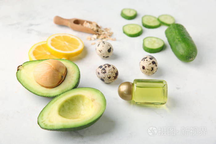 在光背景下天然自制化妆品的配料鳄梨