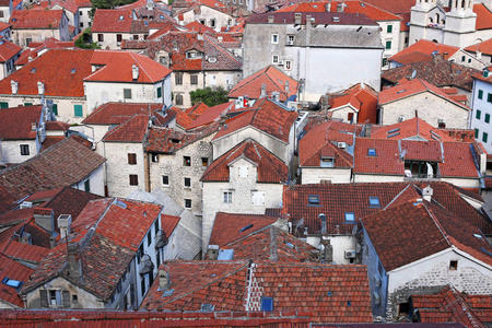 Kotor 镇的老房子和建筑