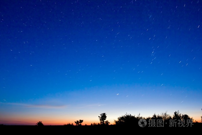 清晨天空与星星