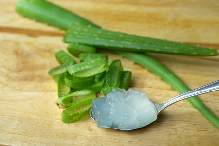 芦荟凝胶几乎用于食品医药和美容行业。S