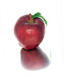 美丽的, 成熟的, 多汁的苹果在白色的背景。没有背景的美丽水果。苹果
