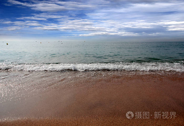美丽的沙滩阳光明媚的地中海海滩日落