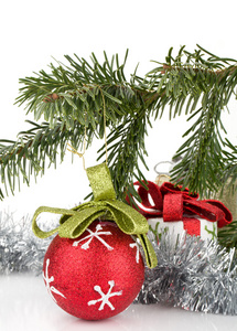 圣诞装饰与杉木树图片