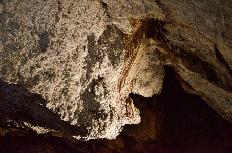 Zbrasov 石洞, 特普利采 Becvou