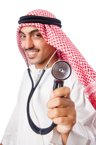 阿拉伯医生用听诊器在白色