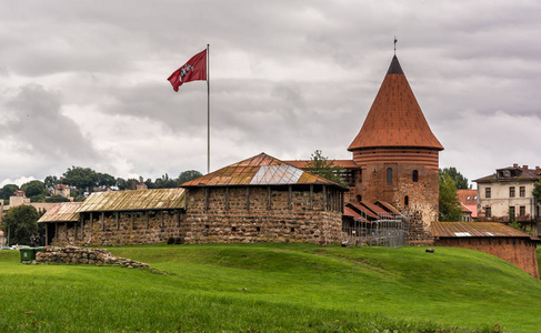 mid14th 世纪的圆塔和堡垒, 哥特式风格中世纪城堡位于立陶宛第二大城市考纳斯。