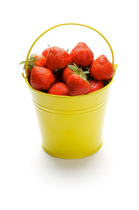 黄桶与草莓