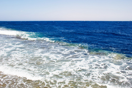 蓝色的大海与海浪