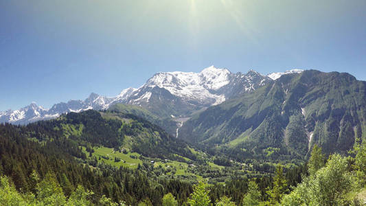 法国阿尔卑斯山壮观的全景, 著名的徒步旅行的一部分