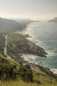 从巴西里约热内卢的 Caete 山看, 大西洋和西边海边的美丽景色