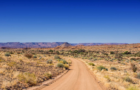 南非北角沙漠中的地面公路