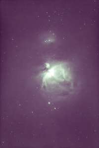 通过望远镜拍摄的猎户座星云