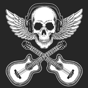 摇滚音乐节。用于海报横幅t恤衫的头骨和耳机的冷打印。吉他, 翅膀