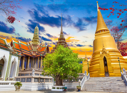 曼谷市的大皇宫和 keaw。泰国皇宫日落景观