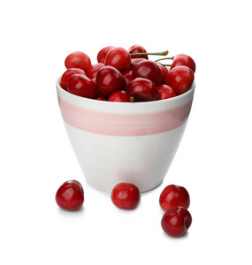 白色背景甜红色樱桃碗