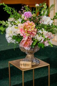 婚礼装饰品和鲜花