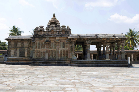 Ranganayaki低碳铝合金寺位于西北向 Chennakeshava 寺。Belur, 卡纳卡, 印度。从南看