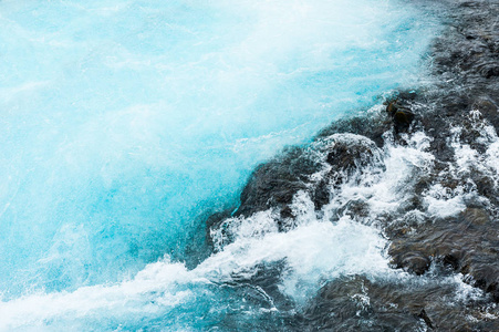 冰岛 Bruarfoss 瀑布的蓝水