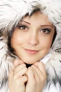 年轻有魅力冬季女人肖像